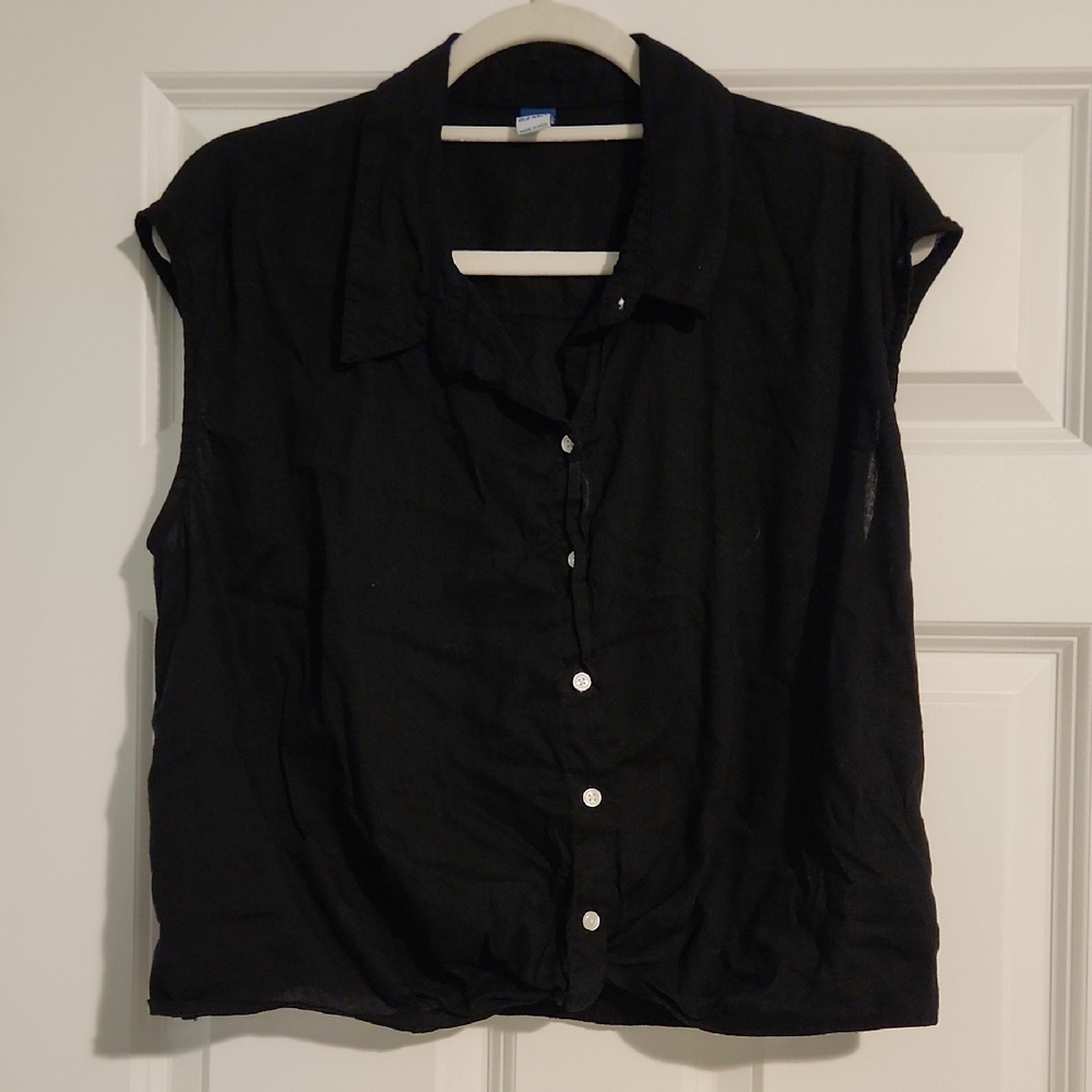 Black Sleeveless Button-Up Top